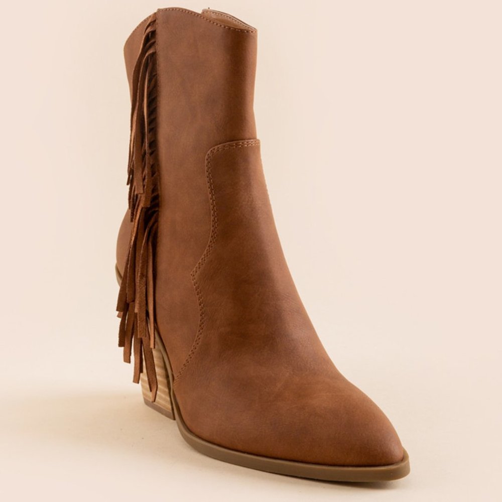 NWT Dolce Vita Nemily Fringe Boots sz 8
